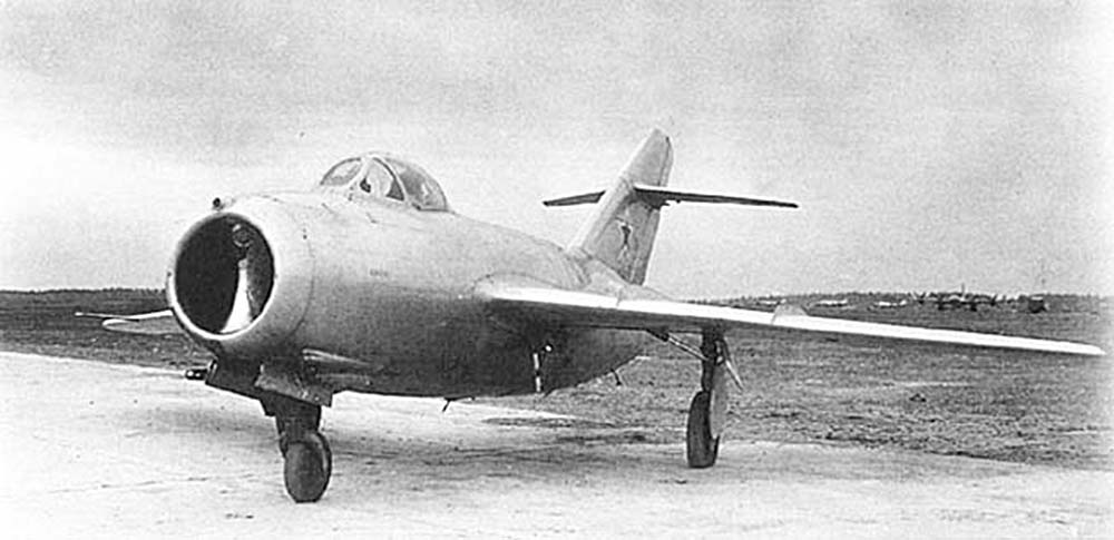 01 Истребитель МиГ 15 СА 1