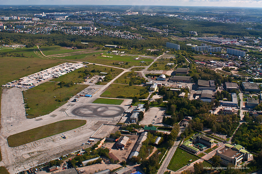 Городской аэропорт новосибирск. Аэродром Северный Новосибирск. Городской аэропорт Новосибирск Северный. Старый аэропорт Новосибирск.